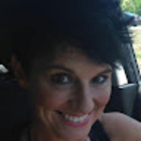 Meet your Posher, Shelly - Picture 1 of 1